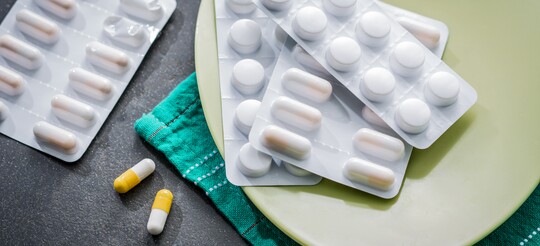 Antibiotika sind bei der Behandlung von Halsschmerzen meist der falsche Therapieansatz.