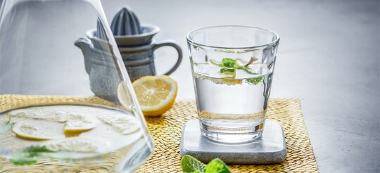 Hausmittel gegen Halsschmerzen: viel Trinken | gelorevoice.de