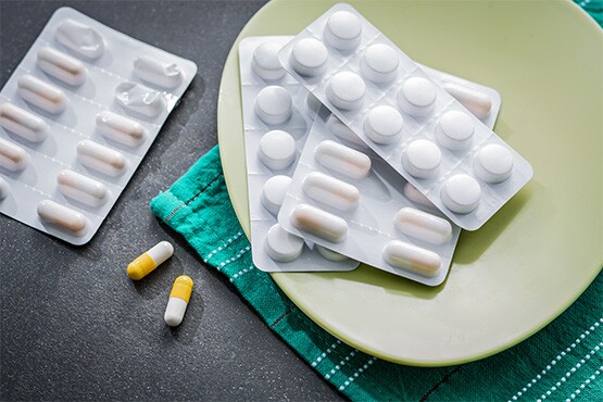 Antibiotika sind bei der Behandlung von Halsschmerzen meist der falsche Therapieansatz.