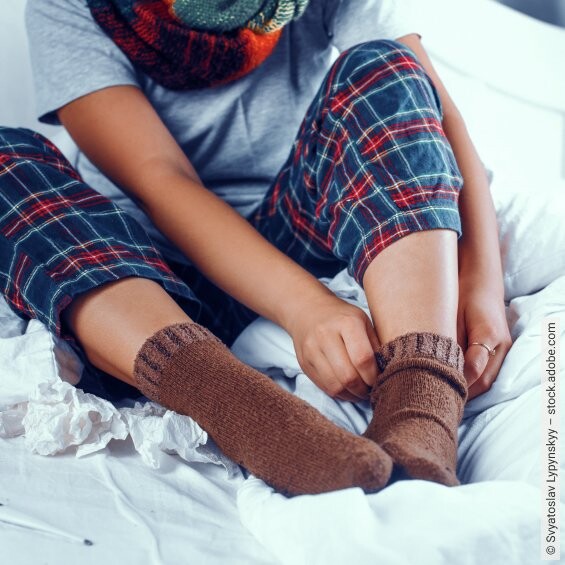Bei wiederholter Mandelentzündung sollte auf warme Füße geachtet werden.